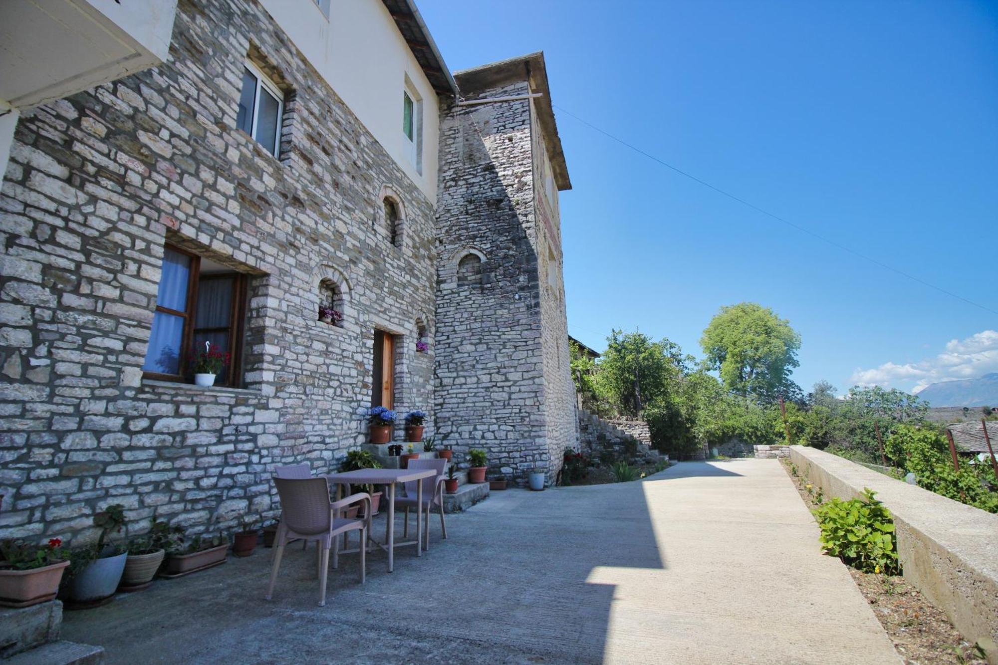 Guri Guesthouse Gjirokaster Exterior photo