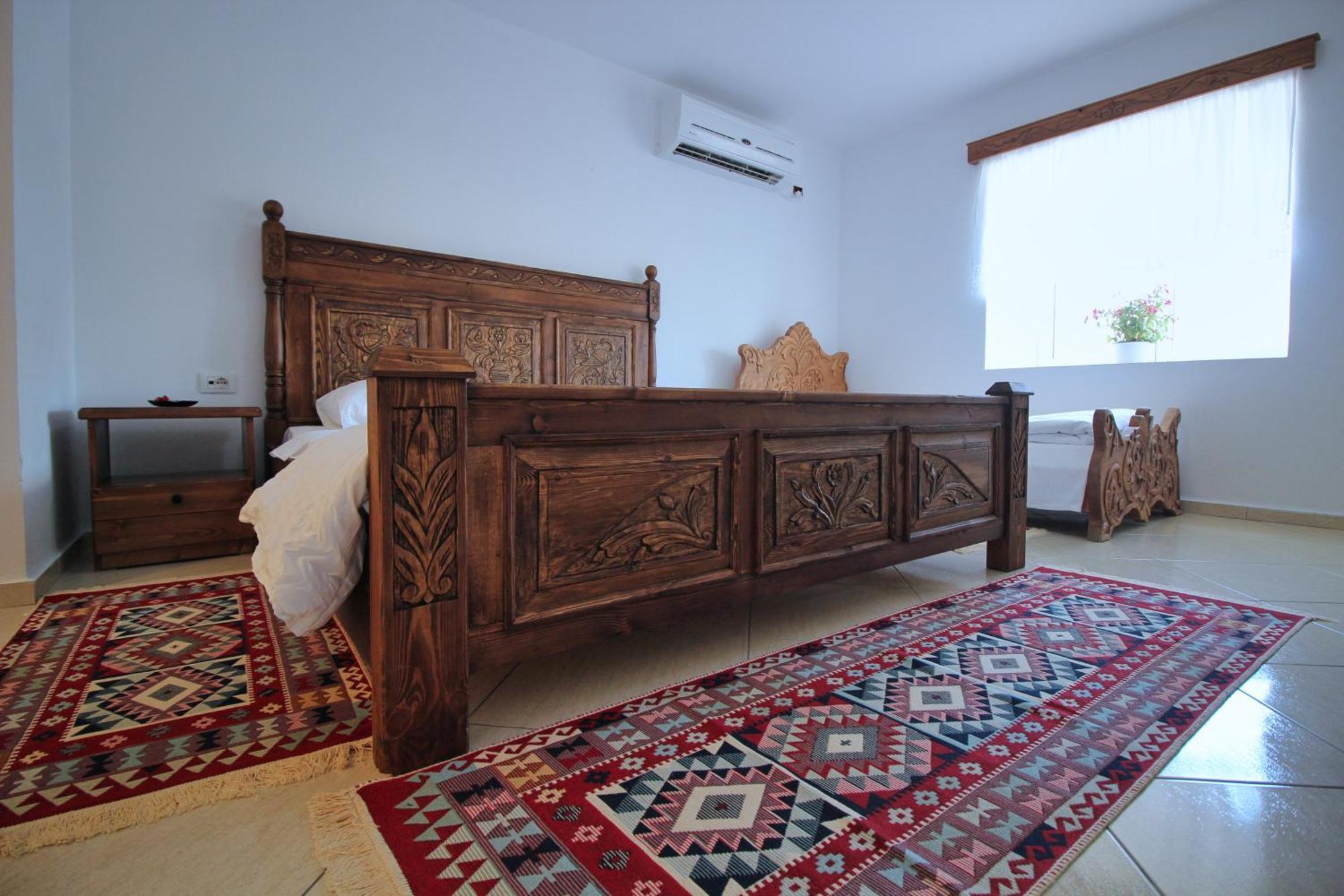 Guri Guesthouse Gjirokaster Exterior photo