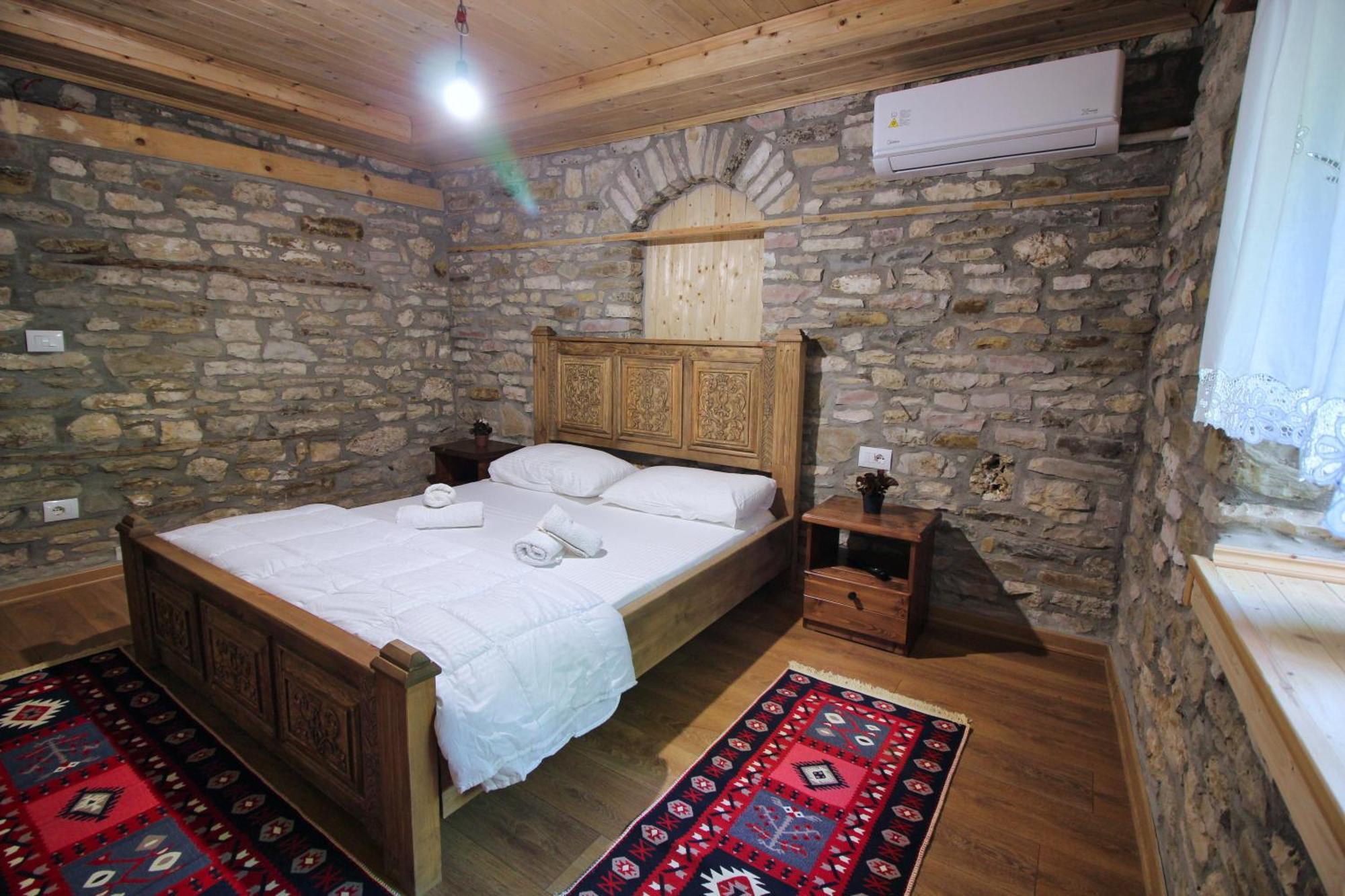 Guri Guesthouse Gjirokaster Exterior photo