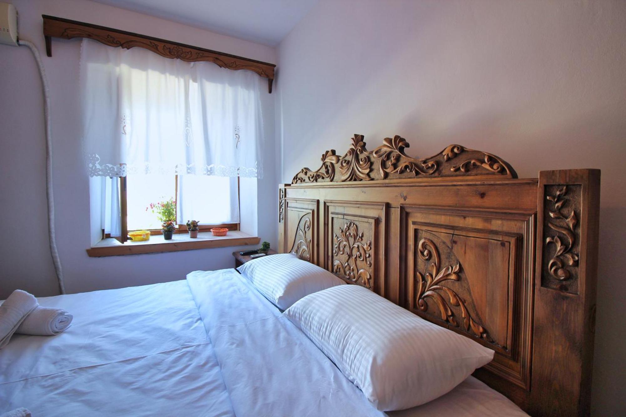 Guri Guesthouse Gjirokaster Exterior photo