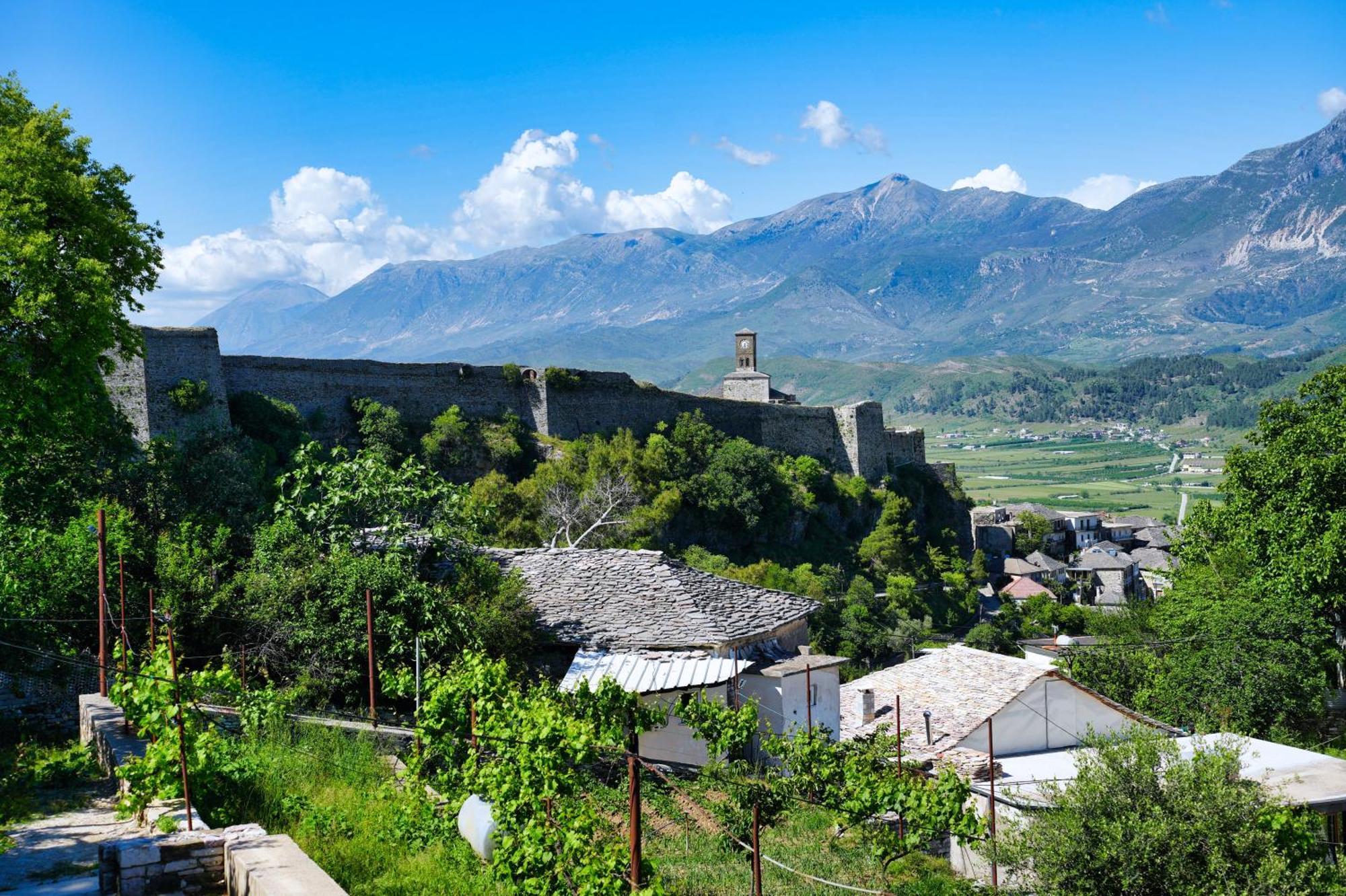 Guri Guesthouse Gjirokaster Exterior photo