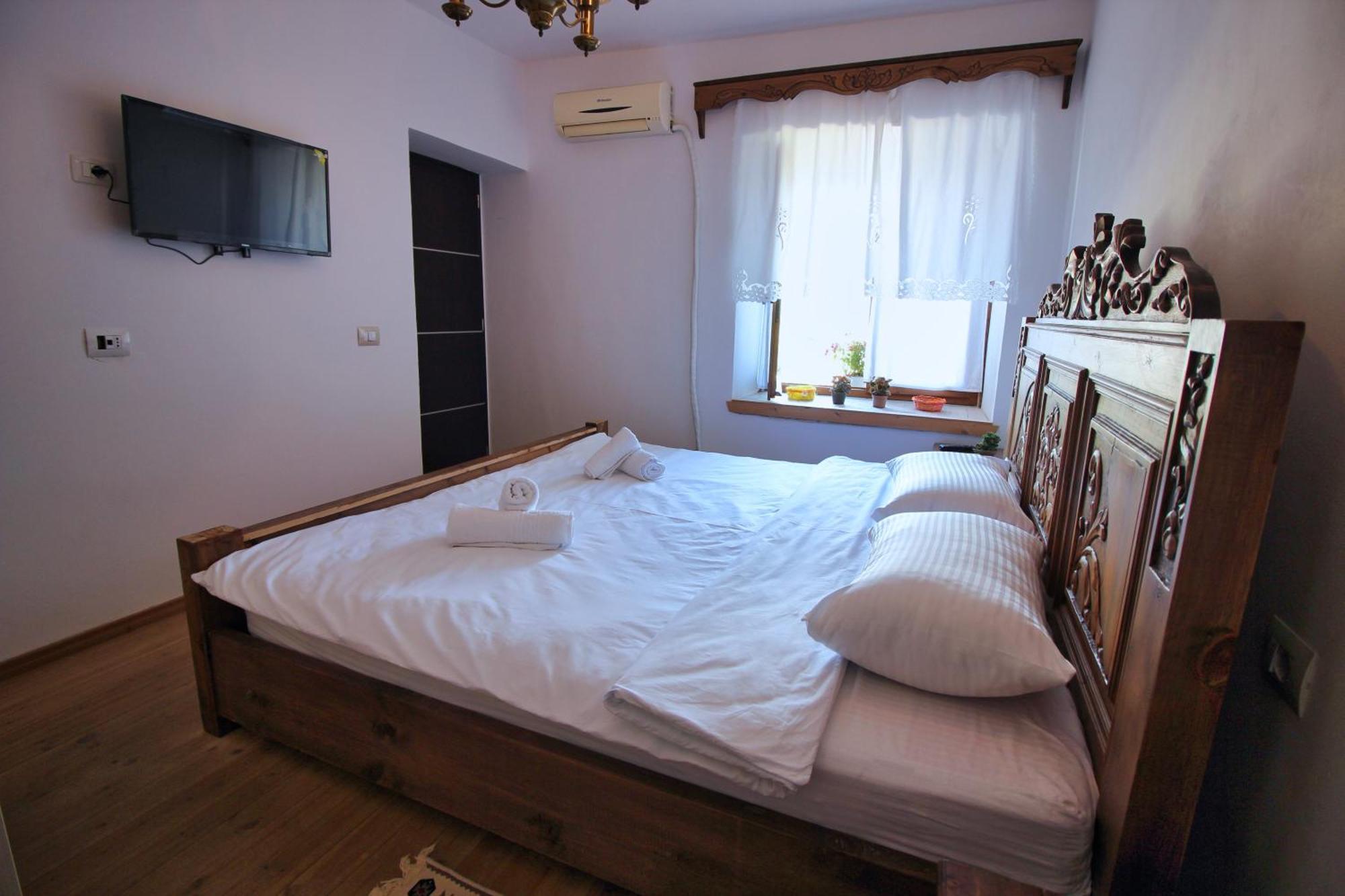 Guri Guesthouse Gjirokaster Exterior photo