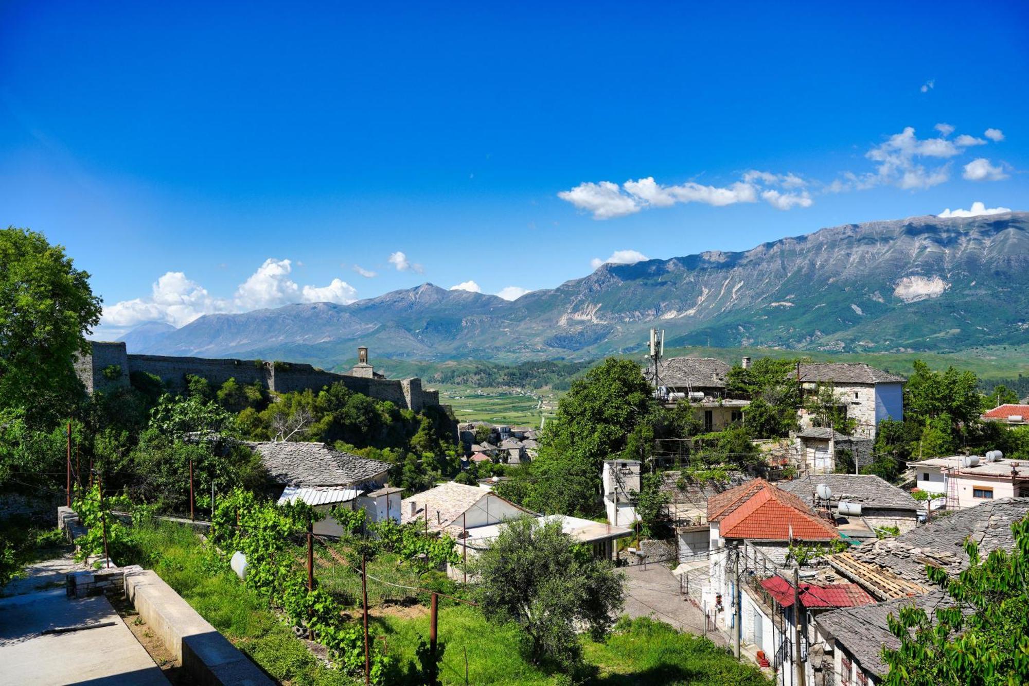 Guri Guesthouse Gjirokaster Exterior photo