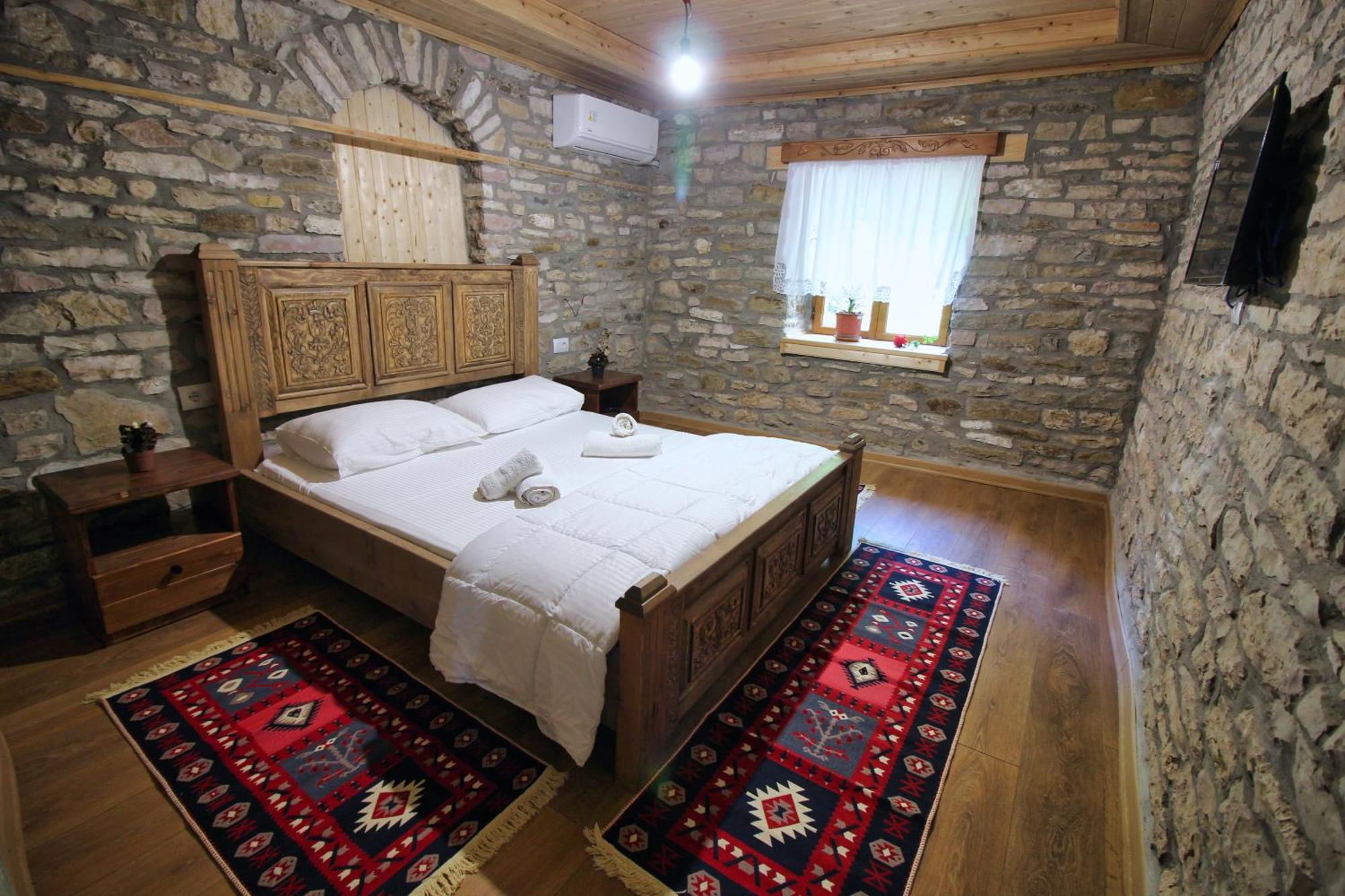 Guri Guesthouse Gjirokaster Exterior photo