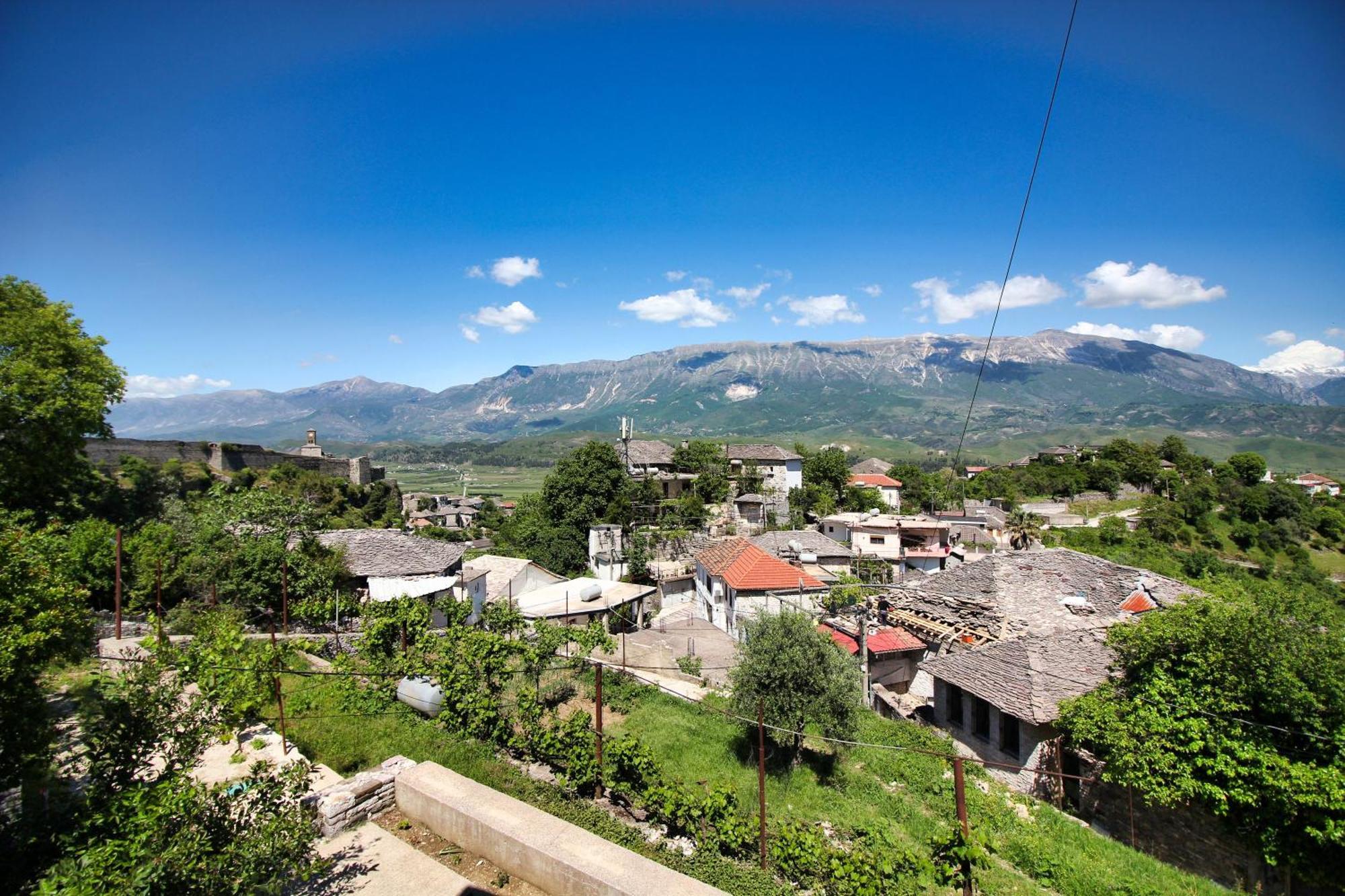 Guri Guesthouse Gjirokaster Exterior photo