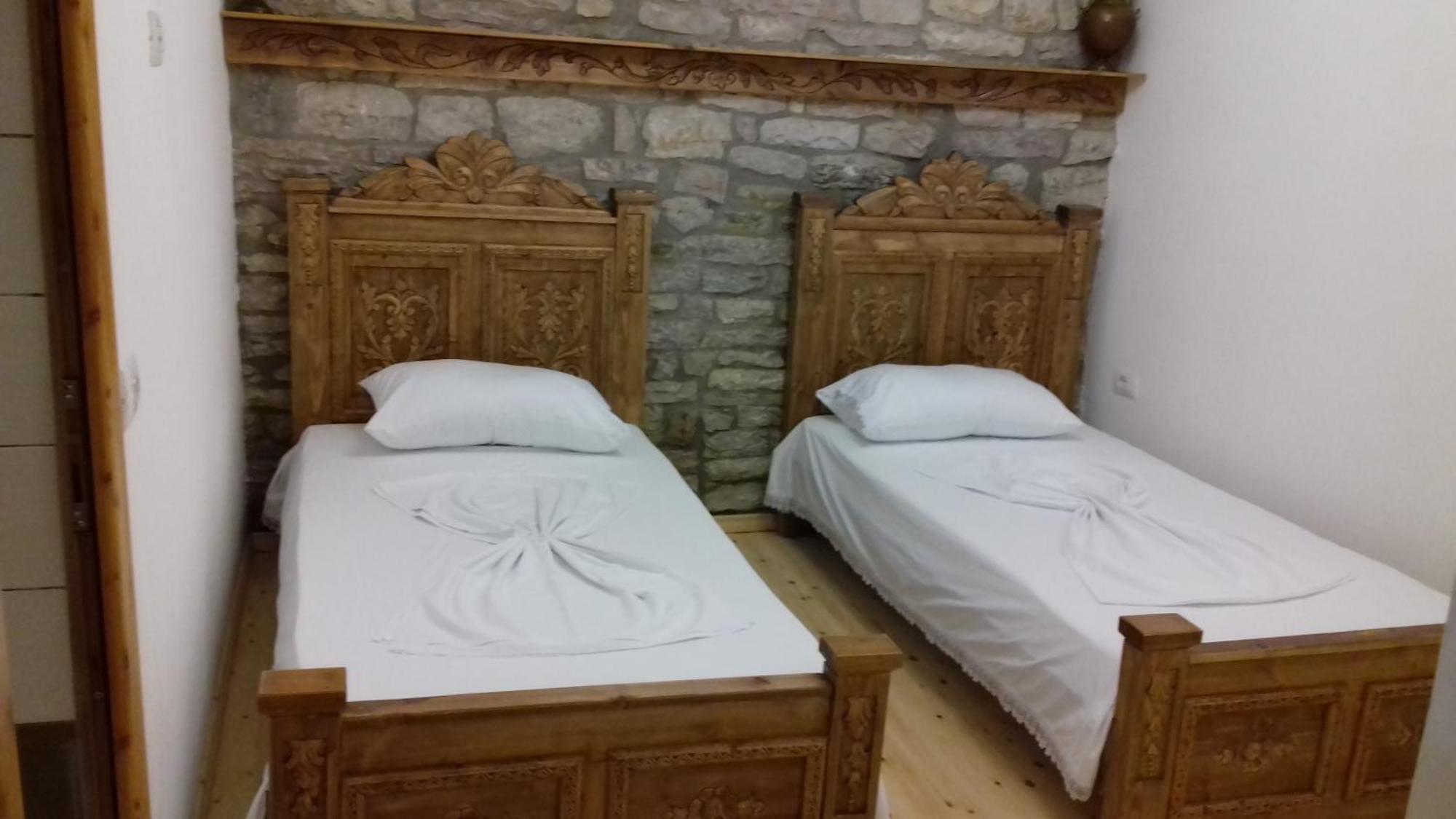 Guri Guesthouse Gjirokaster Exterior photo