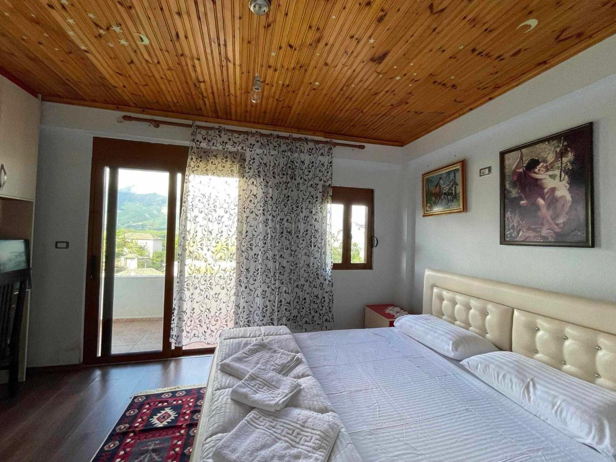 Guri Guesthouse Gjirokaster Exterior photo